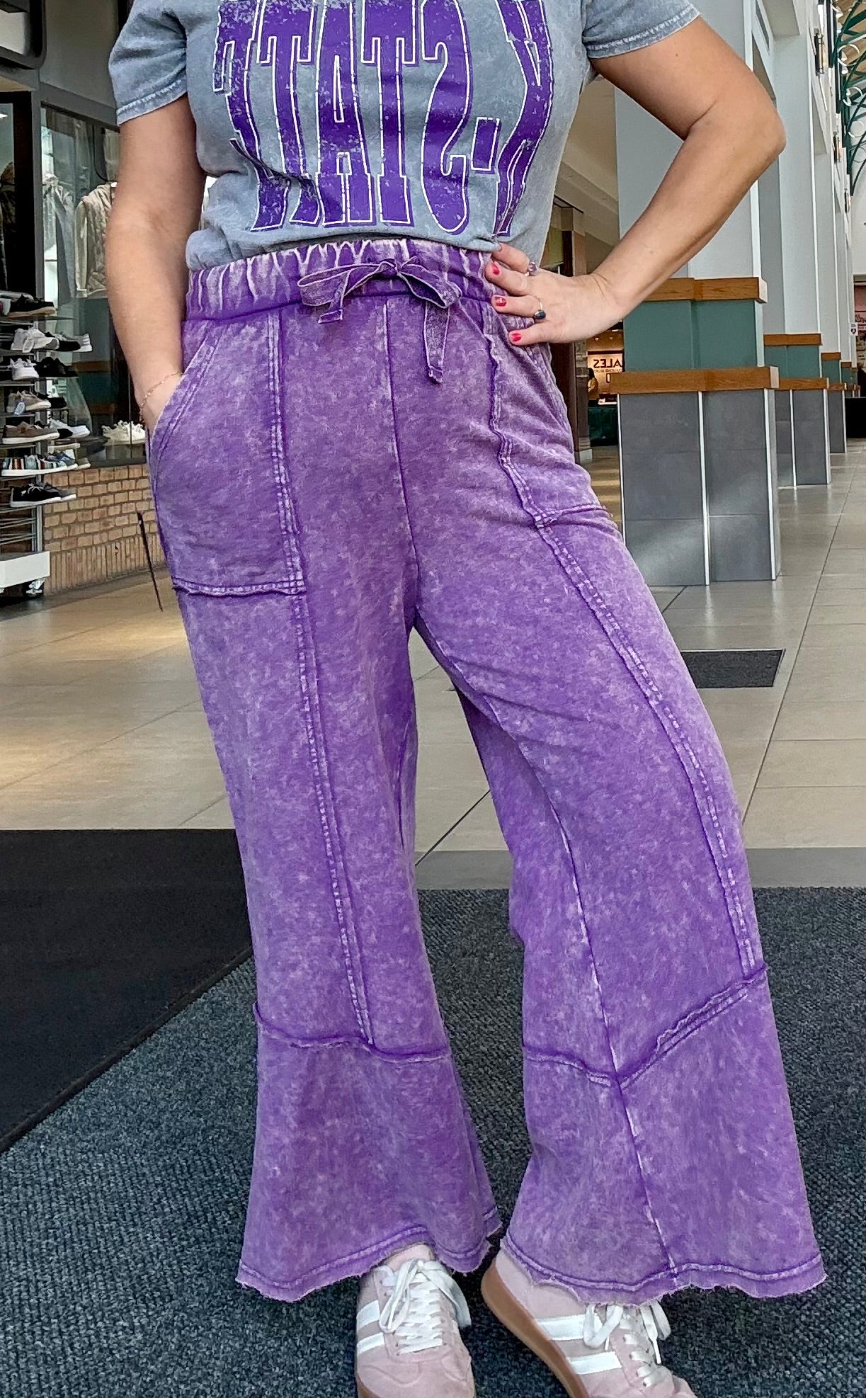 Exposed-Seam Flare Hem Pants With Pockets